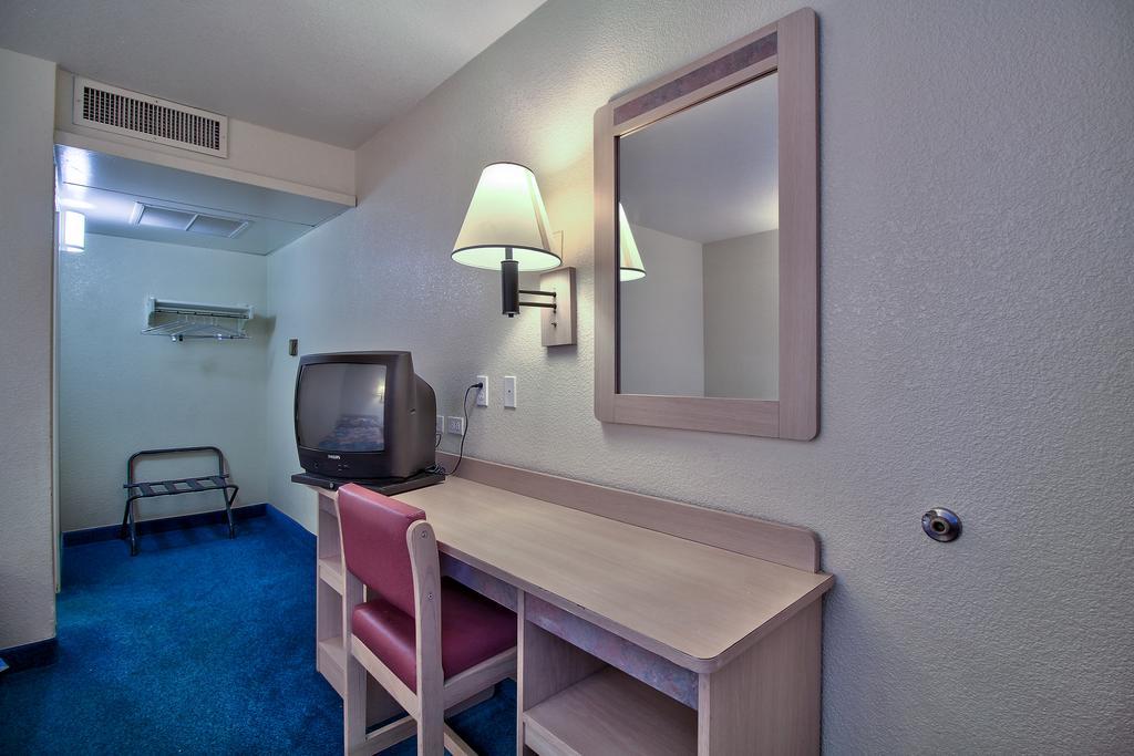 Budgetel Inn & Suites Yuma Room photo