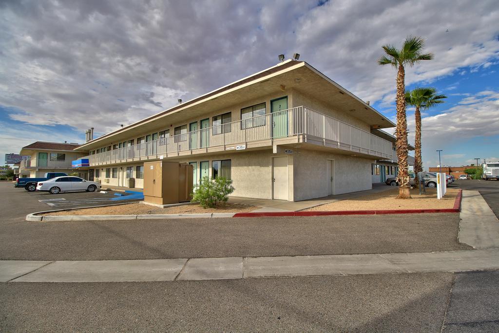 Budgetel Inn & Suites Yuma Exterior photo