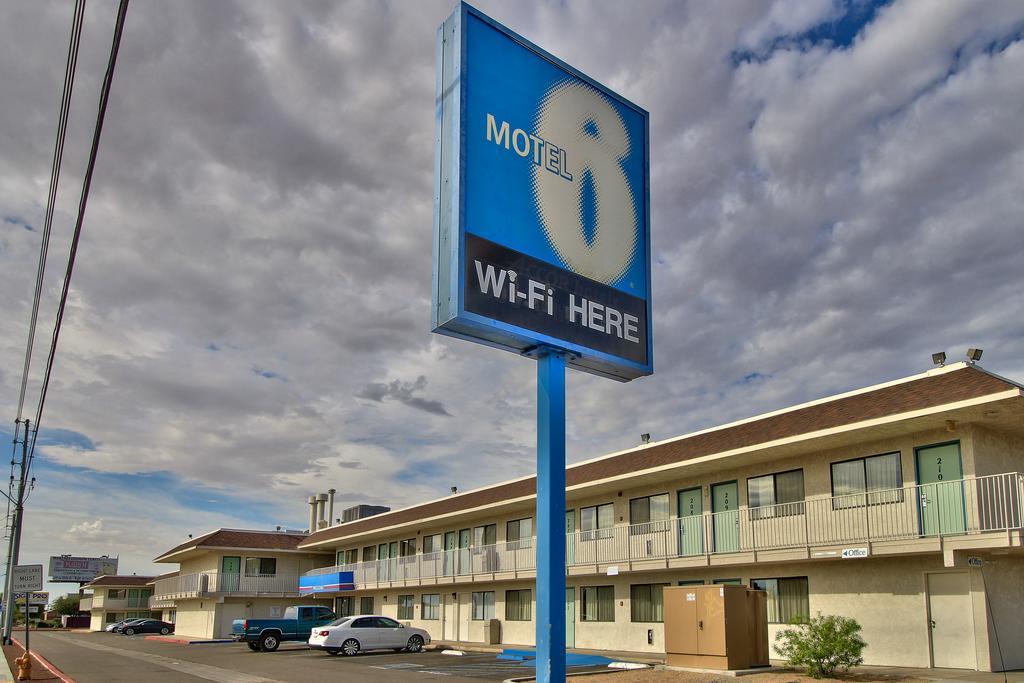 Budgetel Inn & Suites Yuma Exterior photo