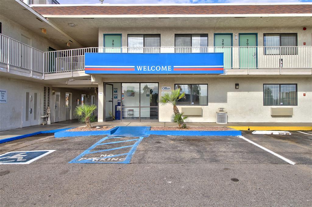 Budgetel Inn & Suites Yuma Exterior photo