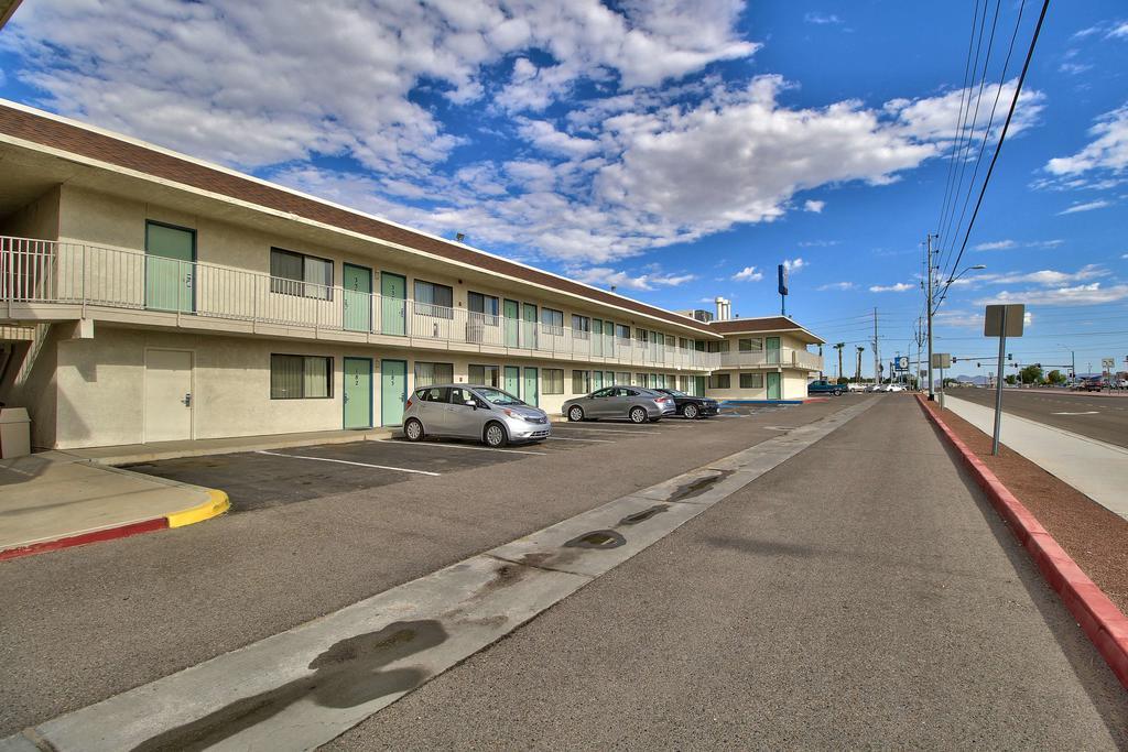 Budgetel Inn & Suites Yuma Exterior photo