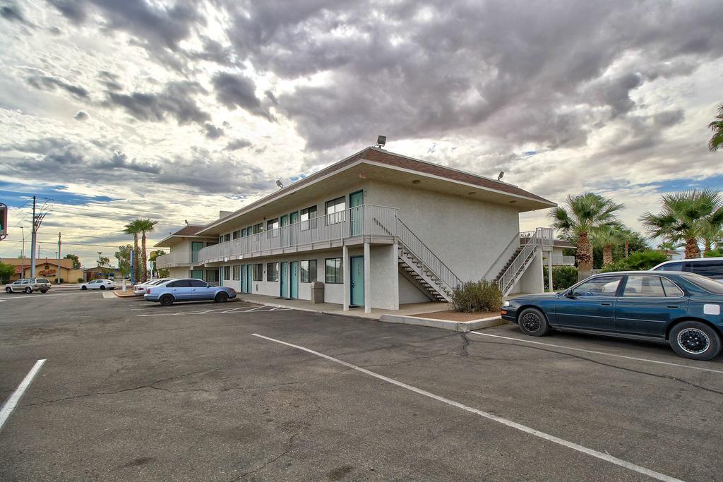 Budgetel Inn & Suites Yuma Exterior photo